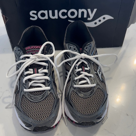 Saucony Black and White Running Shoes - Picture 1 of 5